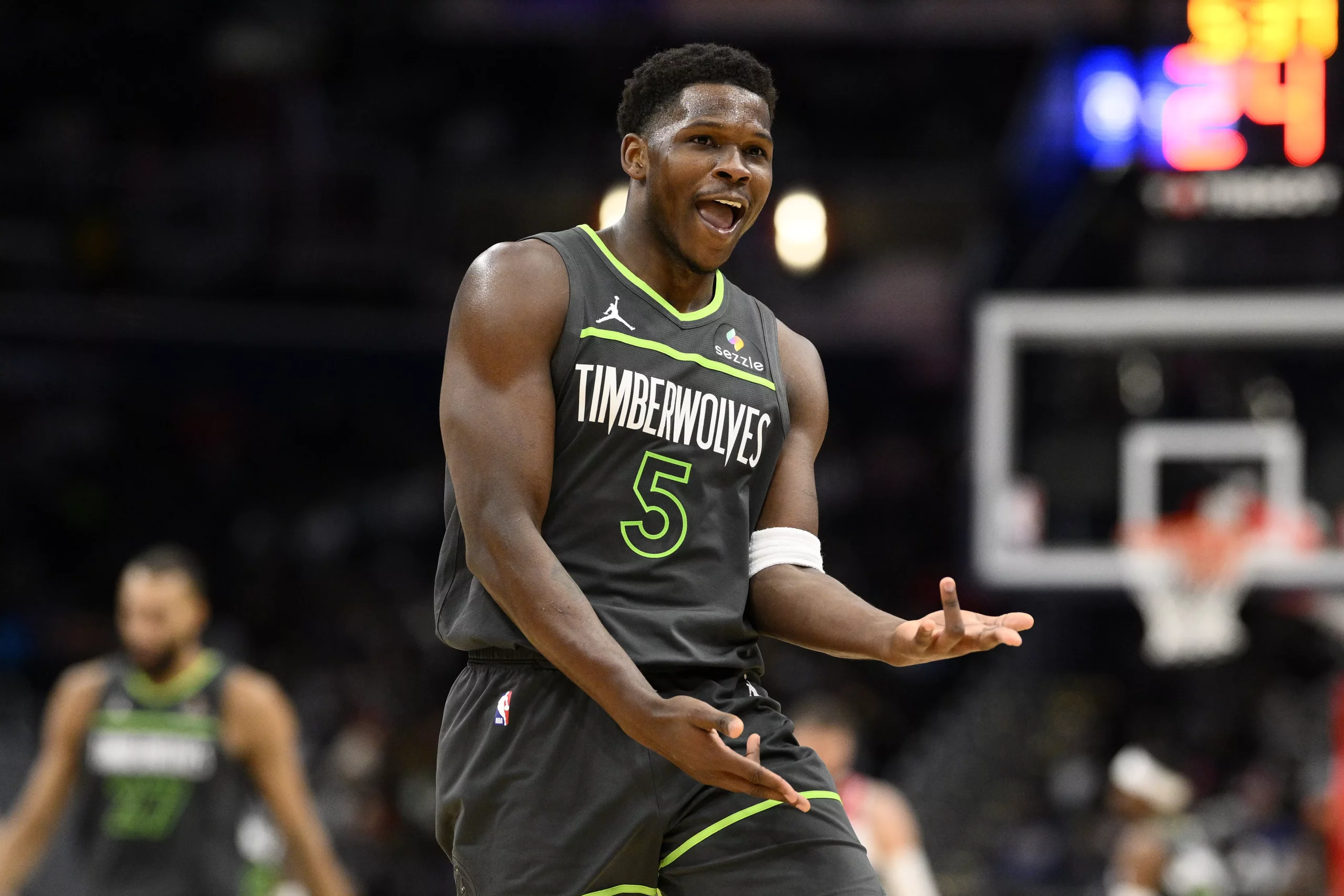 Back Edwards in this +295 SGP! Photo by Nick Wass/AP.