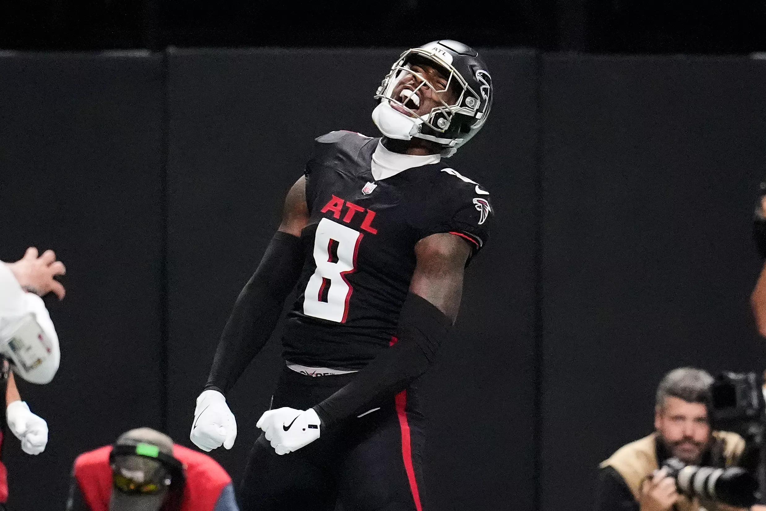 Kyle Pitts is averaging a career-high 5.4 catches per game. Photo by Mike Stewart/AP.