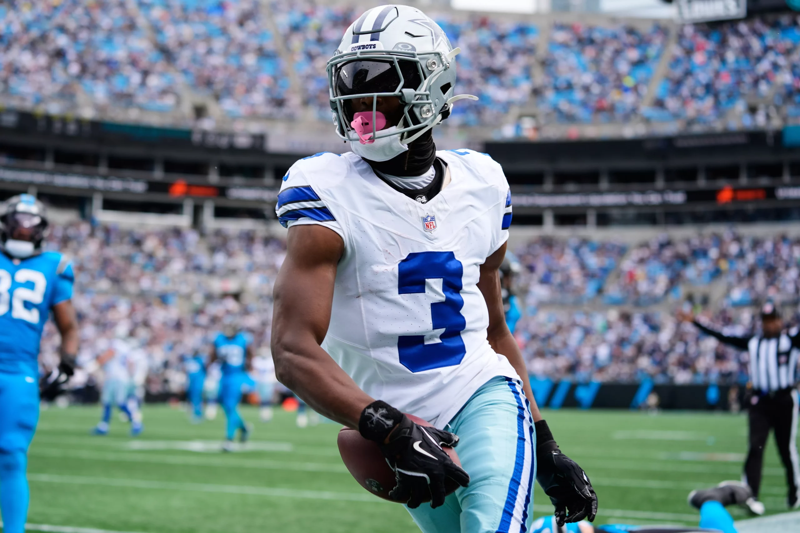 George Pickens has 60+ yards in five of six games when playing with CeeDee Lamb this season. Photo by Erik Verduzco/AP.