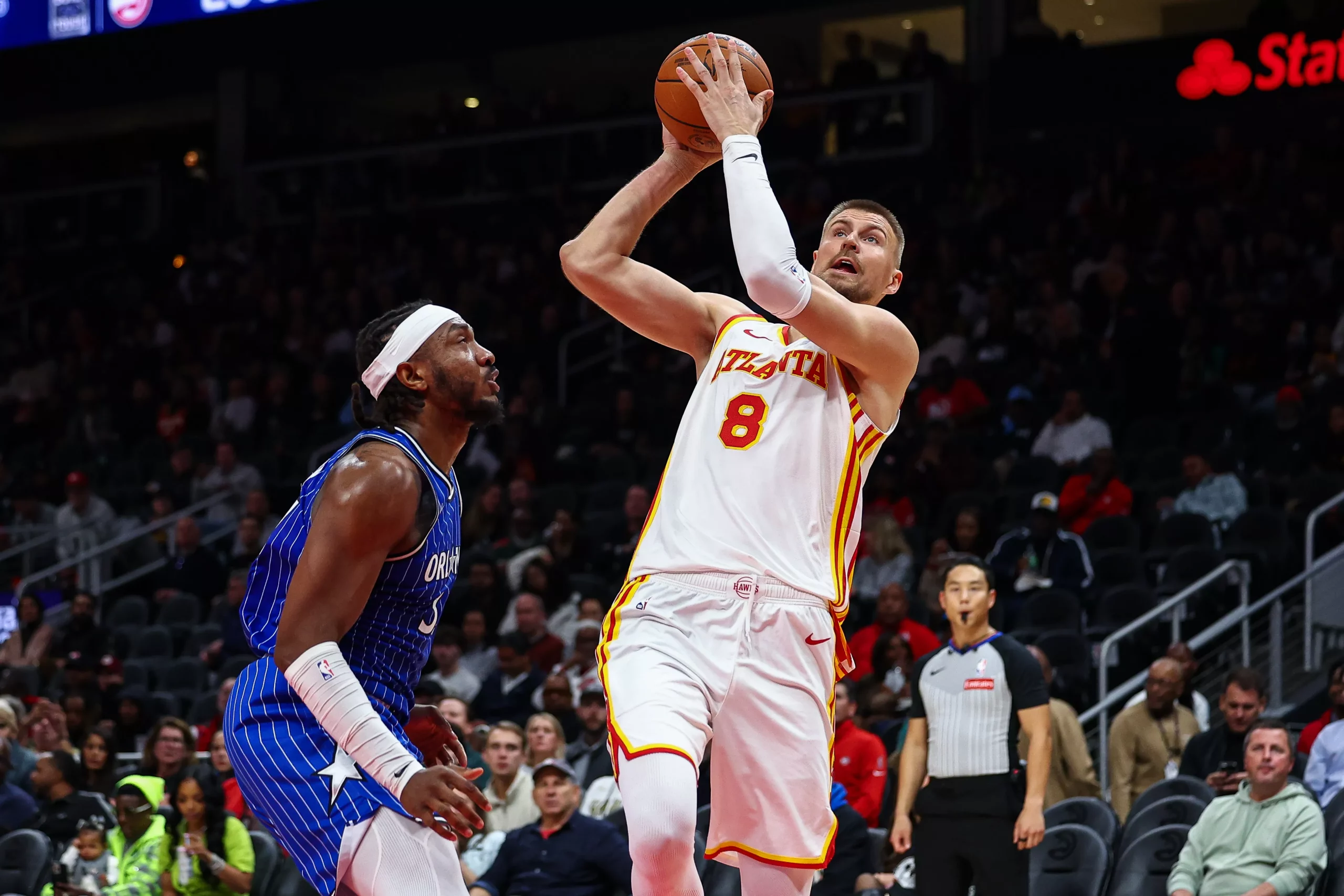 Back Porzingis in this +310 Hawks vs. Clippers SGP. Photo by Colin Hubbard/AP.