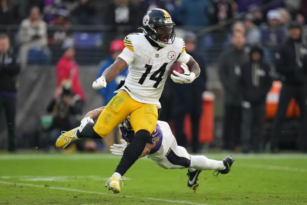 Since Week 11, Kenneth Gainwell has averaged 5.1 catches for 42.7 yards in seven games. Photo by Stephanie Scarbrough/AP.