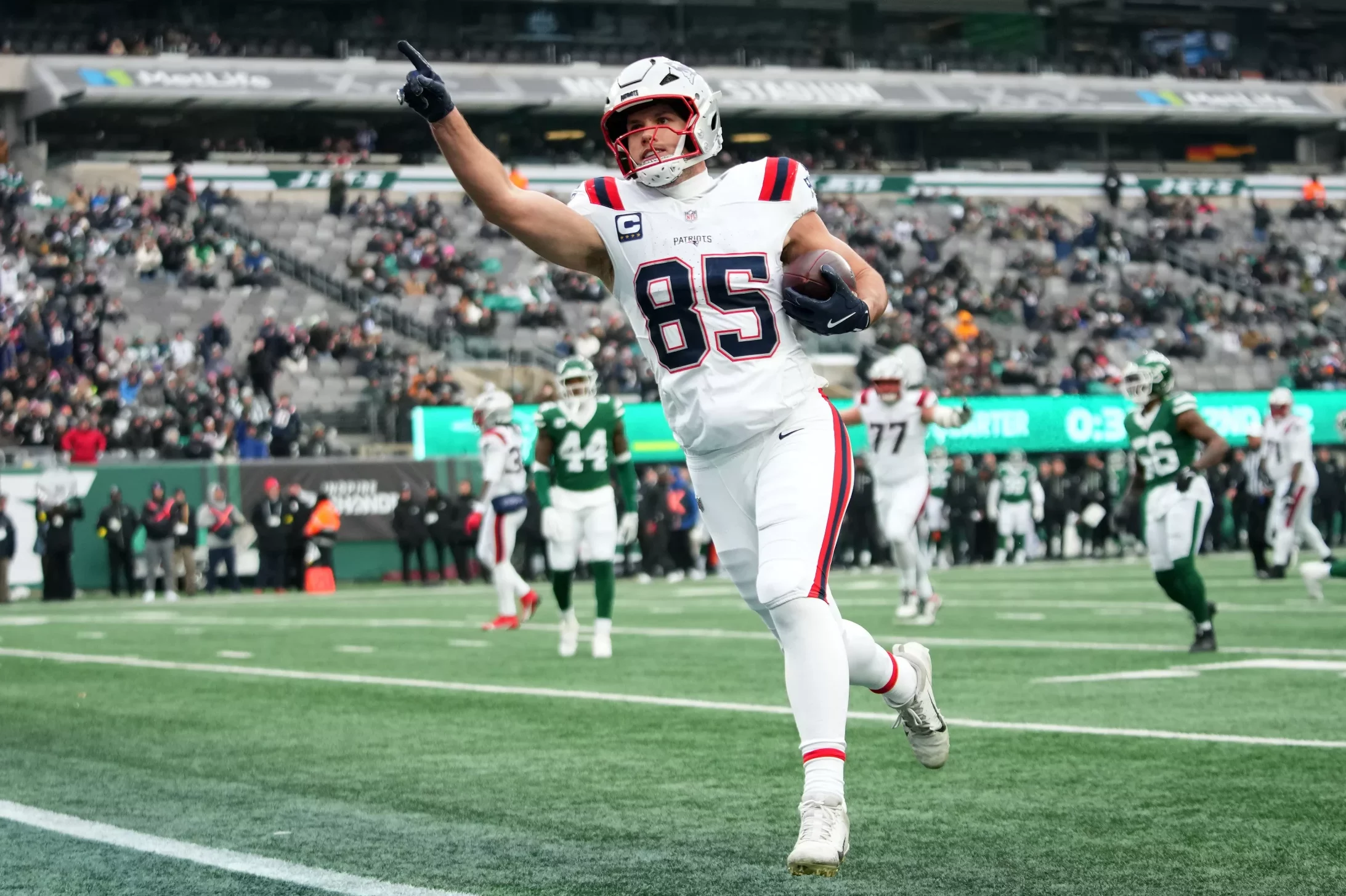 Hunter Henry saw 21 targets in the red zone during the regular season, which was nine clear of anyone else on the Patriots. Photo by Frank Franklin/AP.